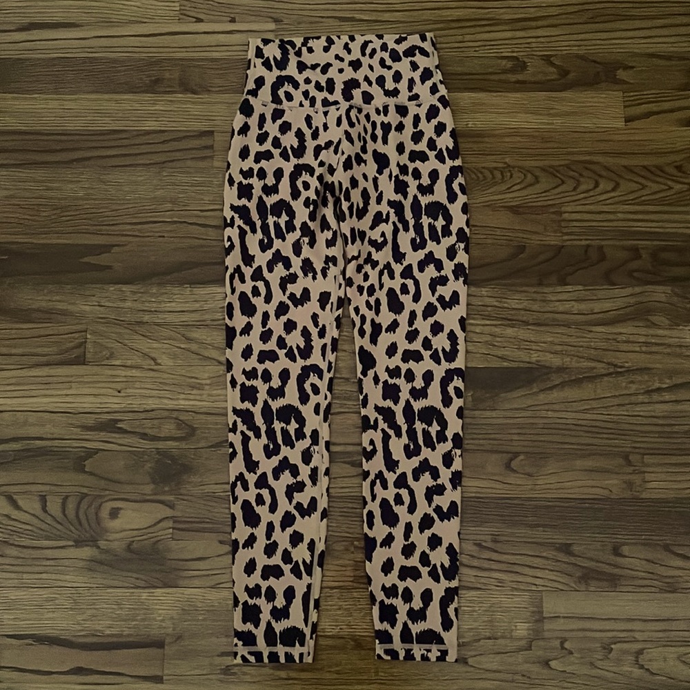 ALLFENIX Black and Tan High-Rise Soft Leopard Print 7/8 Leggings - Picture 2 of 6